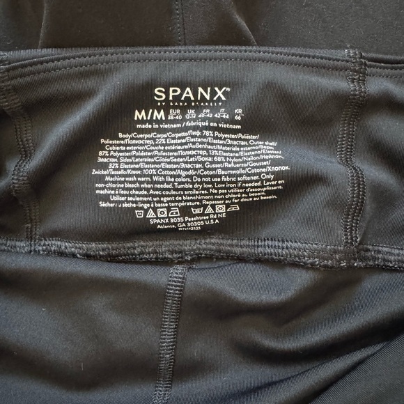 NWOT Spanx Women's Athletic Black Gym Workout Yoga Shorts Size Medium - Picture 5 of 5
